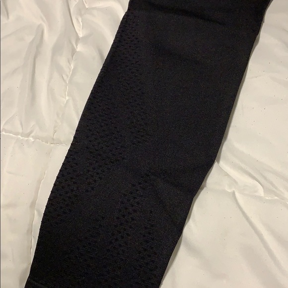NWT never worn compression leggings - Picture 2 of 8